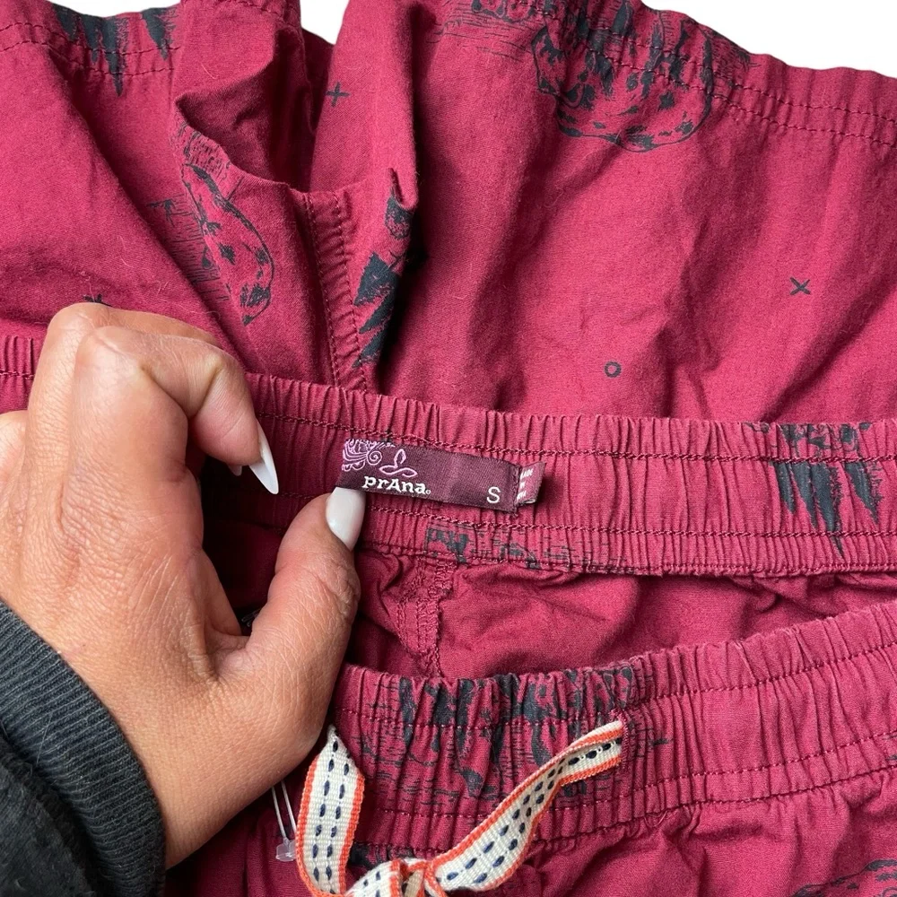 Prana oraganic cotton bear and pines print red and black shorts size S